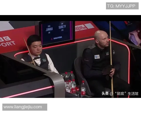 丁俊晖与迈克尔怀特激战正酣乒乓球场上的巅峰对决引发热议