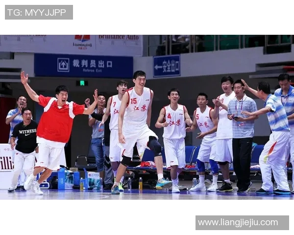 李慕豪：从篮球新星到职业生涯巅峰的奋斗历程与启示