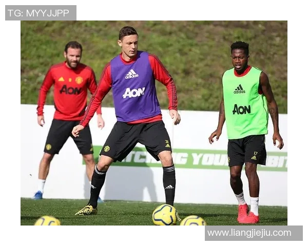 瓦伦西亚与曼联激战正酣比分揭晓引发球迷热议