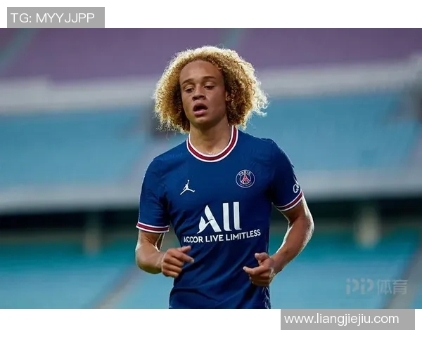 哈维西蒙斯：新星崛起，足球场上的未来之星与传奇之路